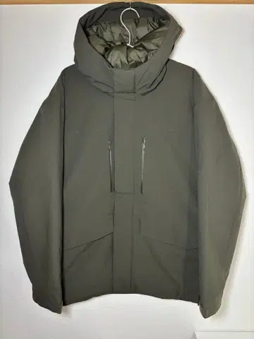 유니클로 하이브리드 다운 후드티 다크 그린