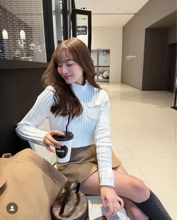 sheller 셰리에 리브 포켓 부착 크롭 니트