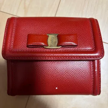 Ferragamo 빨간색 가죽 리본 접이식 지갑