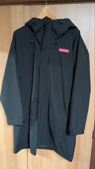 MILKFED. 후드 부착 블랙 마운틴 파카