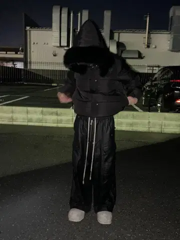 블랙 퍼가 달린 숏 자켓