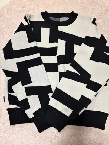 FILA 그래픽 스웨터 M 화이트/블랙