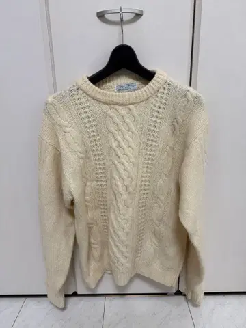 DOVER WINDS 아이보리 케이블 니트 스웨터