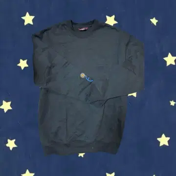 뒷면 자수 맨투맨