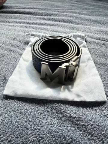 MCM 블랙 엠보 가죽 벨트