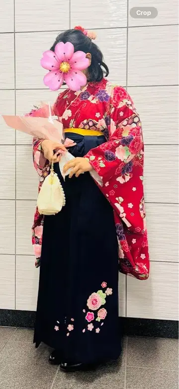 빨간색과 네이비 꽃무늬 자수 하카마 기모노