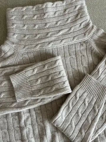 아뤼드 ALLUDE 캐시미어 100 케이블 니트