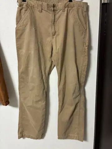 베이지 워크 팬츠 작은 구멍 있음