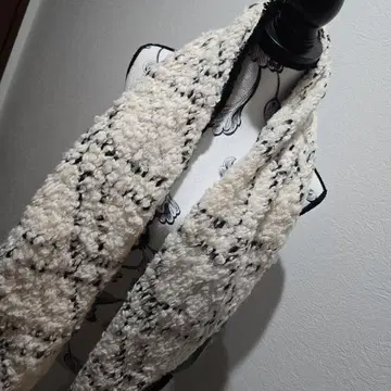 POM AMSTERDAM 기하학 패턴 택 포함 새상품 머플러