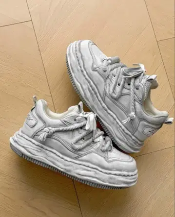 G.E.E.K 화이트 통굽 스니커즈