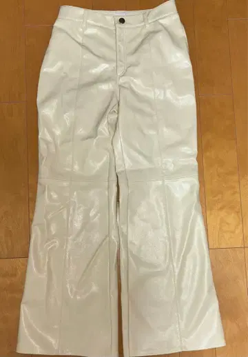 H&M EDITION 화이트 플레어 팬츠 가죽 팬츠