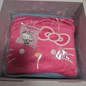 31 헬로키티 수납 포켓 포함 담요 & 참