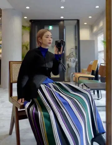 UN3D. 멀티 스트라이프 네이비 스커트