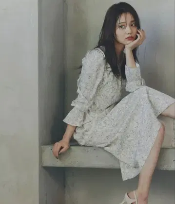 PROPORTION BODY DRESSING 내로우 플라워 원피스