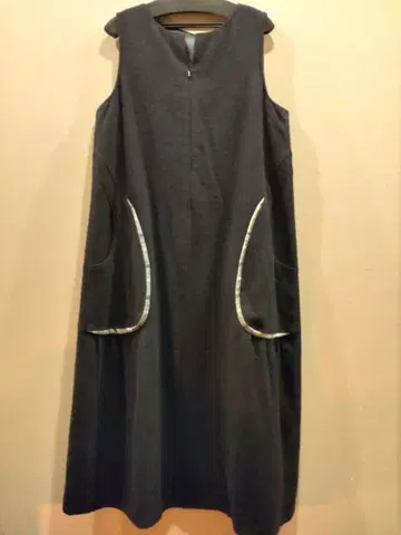 센소유니코 t.b 블랙 슬리브리스 원피스