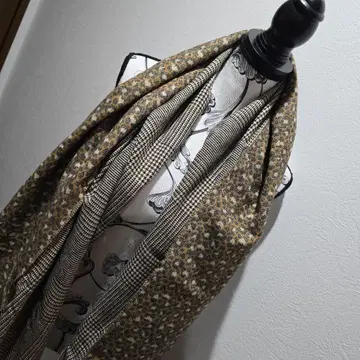 레오파드 무늬와 체크 무늬 머플러 새상품급