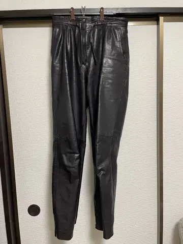 블랙 가죽 팬츠