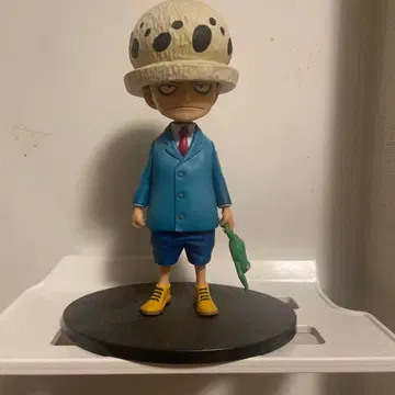 트라팔가 로 피규어 (유년기)