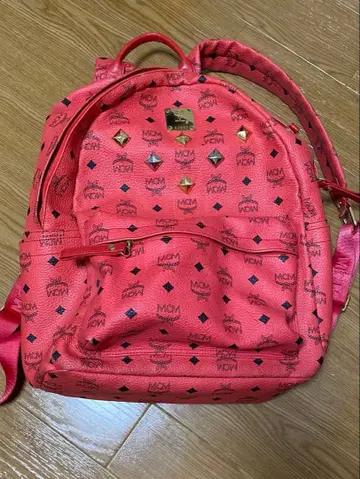 MCM 핑크 레드 스터드 백팩