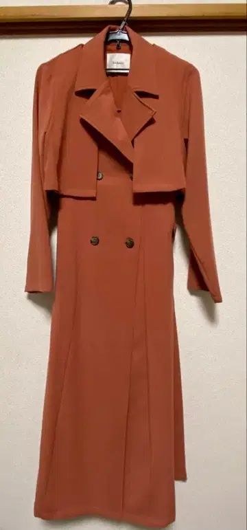 브라운 더블 브레스트 트렌치코트