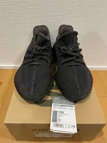 YEEZY BOOST 350 V2 BLACK 27