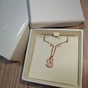 Swarovski 스완 모티브 목걸이