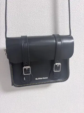 닥터마틴 7인치 사첼백 BLACK, FREE