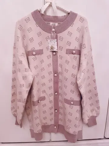 [택 포함 새상품] evelyn 에블린 모노그램 미들 가디건