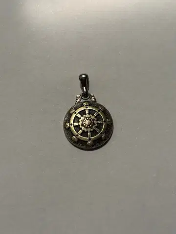 신뇨엔의 목걸이 탑