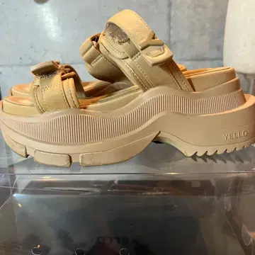YELLO 베이지 스포츠 샌들