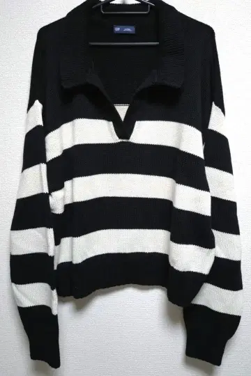 GAP 블랙과 화이트 스트라이프 폴로넥 긴팔 니트