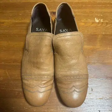 SAYA 카멜 가죽 로퍼