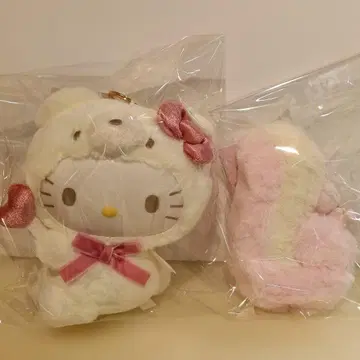 헬로키티 인형옷 마스코트 홀더 x 리스모후모후 키링 2세트