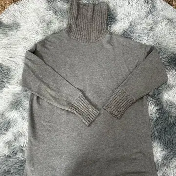 그레이 터틀넥 니트 긴팔