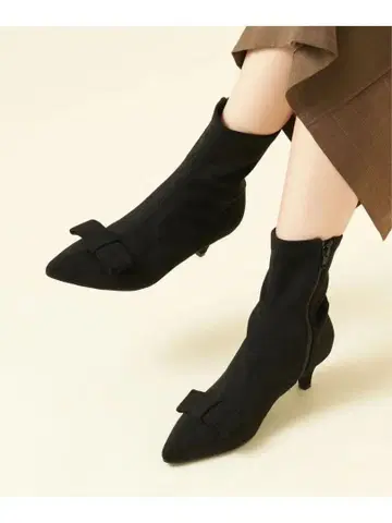 블랙 스웨이드 스틸레토 숏부츠 리본 애로우즈 오데트