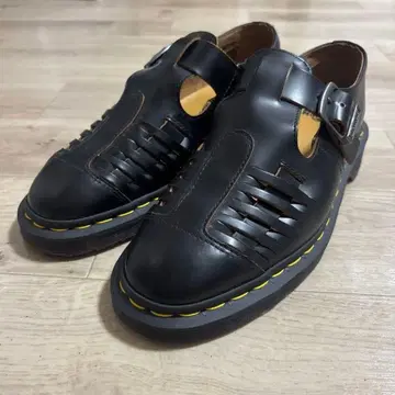 새상품급 닥터마틴 MICA 미카 가죽 샌들