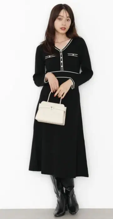 [ 새상품 ] 프로포션 바디 드레싱 배색 라인 니트 원피스