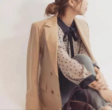 새상품급 라토타리테 도트 바이컬러 보타이 블라우스 베이지