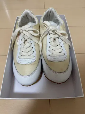 [ 하자품 ] FURLA 스니커즈 상자/더스트백 포함 크림 화이트