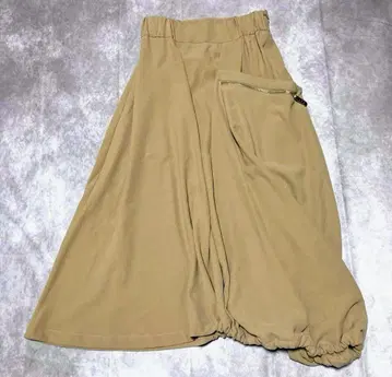 UN3D. 베이지 롱 스커트