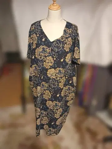 꽃무늬 V넥 반팔 원피스 네이비