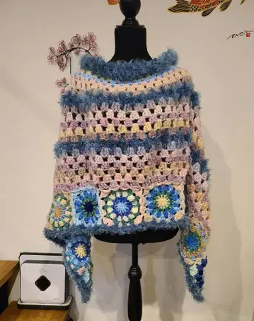 다색 그래니 스퀘어 판초