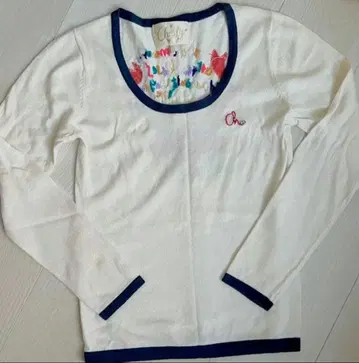 화이트 긴팔 니트 자수