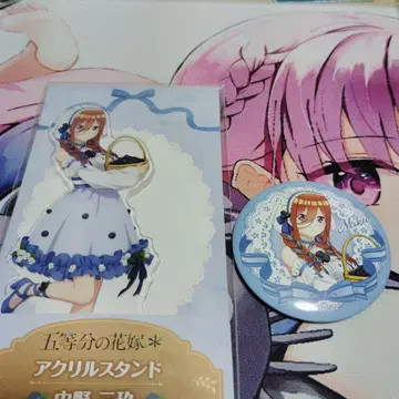 나카노 미쿠 아크릴 스탠드 & 캔뱃지 세트