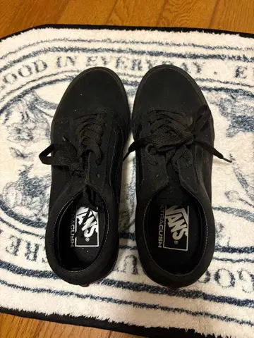 Vans 블랙 스니커즈