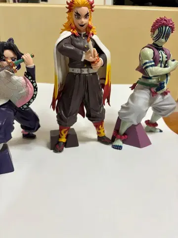 코쵸우 시노부, 렌고쿠, 아카자 피규어