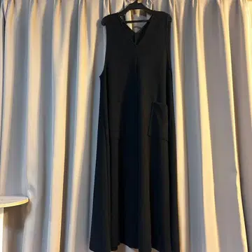 BEARDSLEY 슬리브리스 원피스 블랙 사이즈 1