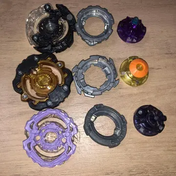 베이블레이드 3개입니다