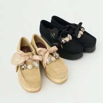 릴리 브라운 x 클락스 비쥬 통굽 모카신 스웨이드 왈라비