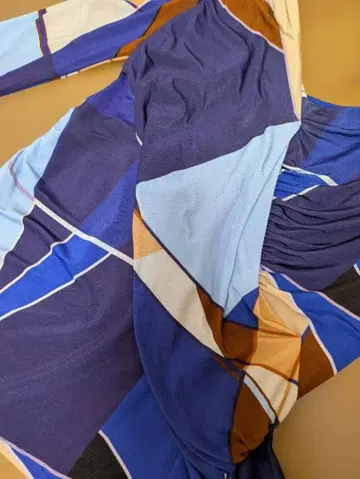 차코트 로열댄스, 기하학 패턴, 긴팔 상의